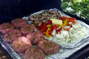 Картинка еда мясные+блюда лук перец грибы мясные котлеты