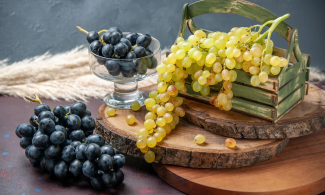 Обои картинки фото еда, виноград, спелый, грозди