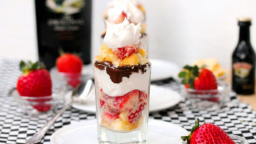 Картинка еда мороженое +десерты ягоды десерт клубника