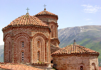 Картинка монастырь святого наума македония города православные церкви монастыри каменный купол кресты