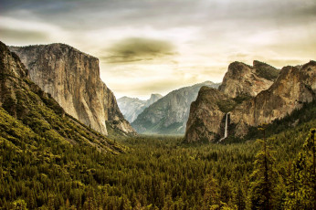 Картинка калифорния йосемити виллидж природа горы скалы ущелье лес тучи
