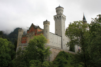 обоя neuschwanstein castle,  bavaria,  germany, города, замок нойшванштайн , германия, germany, bavaria, neuschwanstein, castle, деревья, бавария, замок, нойшванштайн