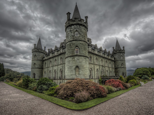 Обои картинки фото inveraray castle,  scotland, города, - дворцы,  замки,  крепости, кусты, шотландия, замок, инверари, scotland, inveraray, castle