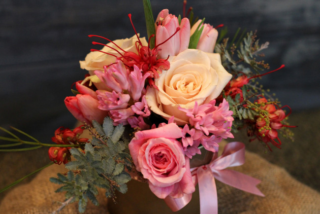 Обои картинки фото цветы, букеты,  композиции, тюльпаны, гиацинты, букет, розы