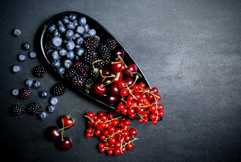 Картинка еда фрукты +ягоды ягоды черника смородина ежевика