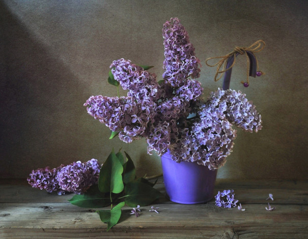 Обои картинки фото цветы, сирень, ваза, букет, лиловая, лепестки