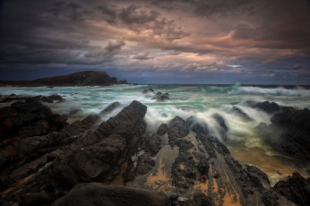 Картинка природа побережье море шторм океан скалы облака небо тучи
