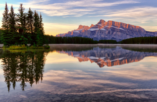 Обои картинки фото природа, реки, озера, канада, национальный, парк, банф, облака, небо, горы, лес, озеро, jack, lake