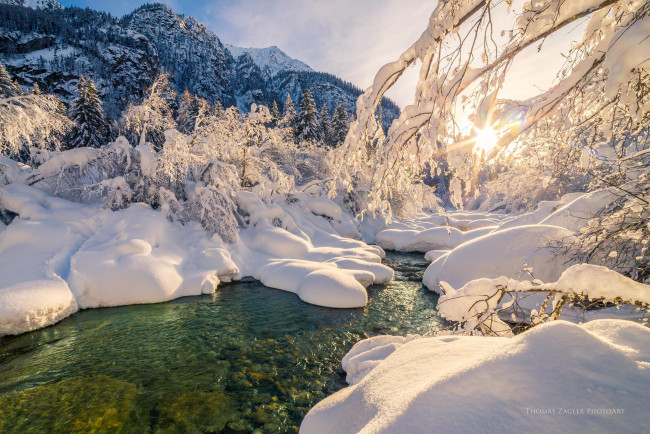 Обои картинки фото природа, зима, река, ручей, вода, лес, деревья, солнце, снег