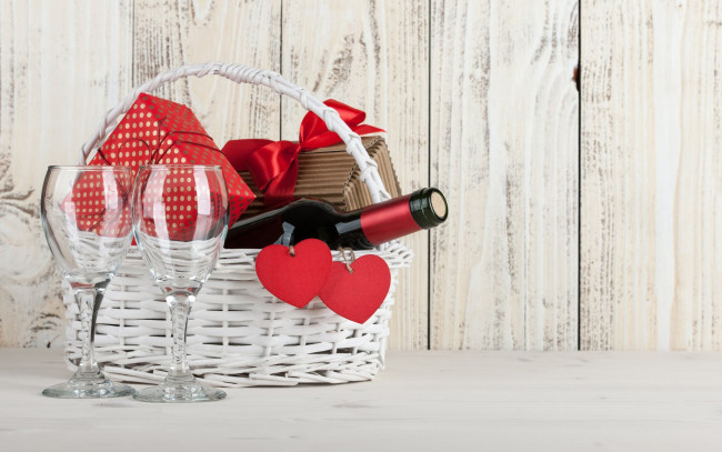 Обои картинки фото праздничные, день святого валентина,  сердечки,  любовь, корзина, подарки, бокалы, вино, сердечки