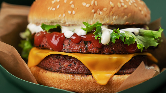 Обои картинки фото еда, бутерброды,  гамбургеры,  канапе, булочка, кетчуп, гамбургер, котлета
