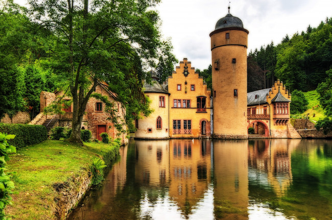 Обои картинки фото замок, меспельбрунн, германия, города, дворцы, замки, крепости, озеро, башня, деревья, каменный