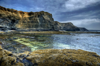 Картинка природа побережье океан скалистый берег тучи