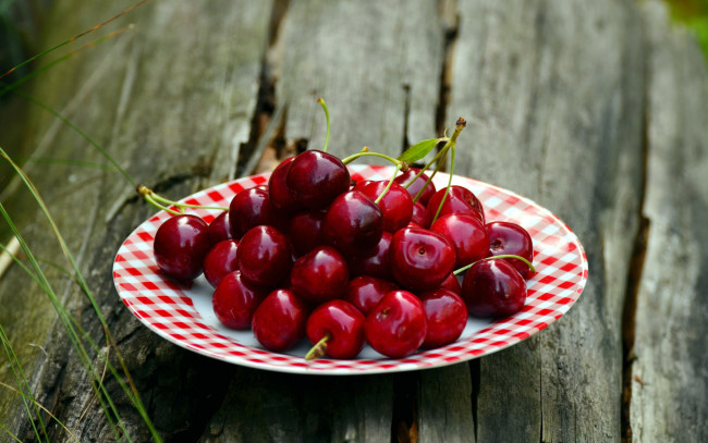 Обои картинки фото еда, вишня,  черешня, ягоды, спелые, вишни, тарелка