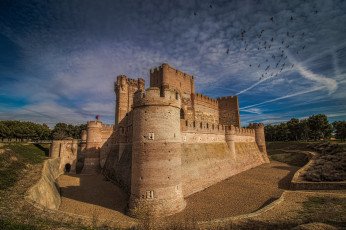 Картинка castillo+de+la+mota города замки+испании простор