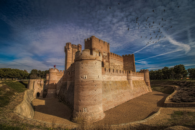 Обои картинки фото castillo de la mota, города, замки испании, простор