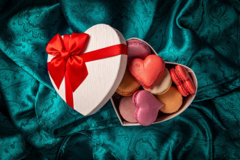 Картинка праздничные день+святого+валентина +сердечки +любовь ткань подарок макаруны сердечки лента бант