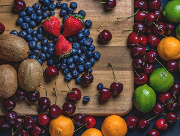 Обои картинки фото еда, фрукты,  ягоды, киви, клубника, вишни, лимоны, черника