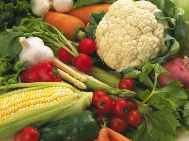 Обои картинки фото еда, овощи, болгарский, перец, помидор, брокколи, кукуруза, имбирь, маис, цветная, капуста, красный, оранжевый, зелёный, белый, фон, томаты