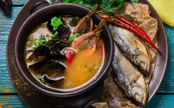 обоя еда, рыбные блюда,  с морепродуктами, специи, моллюски, рыба, суп, зелень