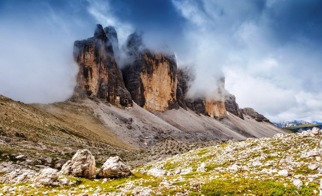 Обои картинки фото природа, горы, долина, камни, облака, скалы