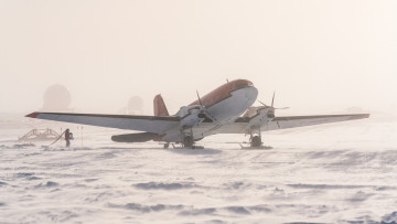 Картинка авиация пассажирские+самолёты антарктида лёд самолёт южный полюс снег