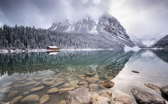 Обои картинки фото природа, реки, озера, first, snows, lake, louise, alberta, canadа