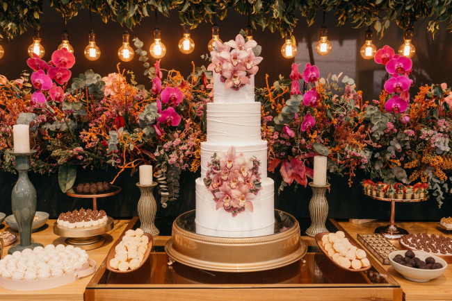 Обои картинки фото еда, торты, свадебный, торт, свечи, сладости