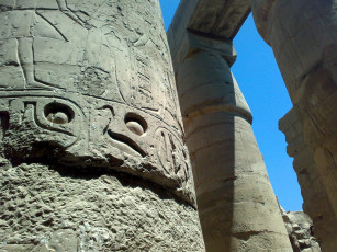 Картинка города исторические архитектурные памятники египет колонны иероглифы развалины