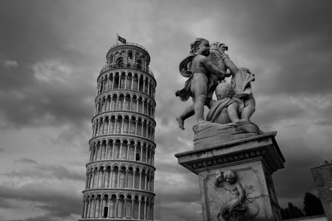 Обои картинки фото pisa, italy, города, пиза, италия, пизанская, башня, скульптура