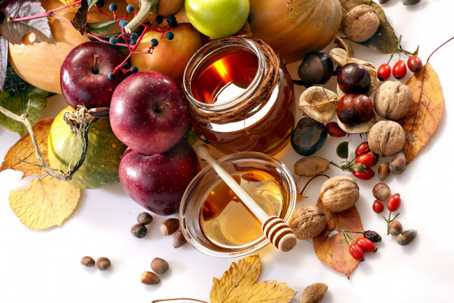 Обои картинки фото еда, разное, каштаны, шиповник, мед, орехи, яблоки