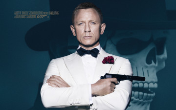 Картинка кино+фильмы 007 +spectre в белом daniel craig агент дэниэл крэйг джеймс бонд james bond шляпа череп фон spectre глушитель пистолет костюме