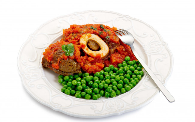 Обои картинки фото еда, вторые блюда, вилка, горошек, тарелка, мясо, соус