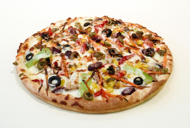 Обои картинки фото еда, пицца, помидоры, зелень