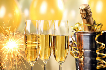 Картинка праздничные угощения серпантин бутылка шампанское бокалы