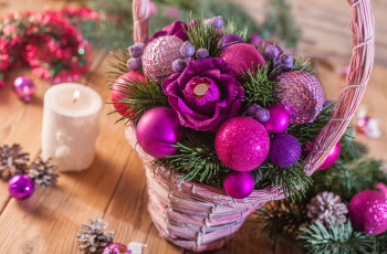 Картинка праздничные шары свеча корзина игрушки конфеты декор цветы ель шишки