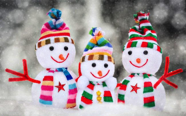 Обои картинки фото праздничные, снеговики, трио