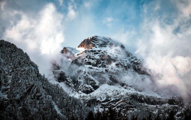 Обои картинки фото природа, горы, облака, гора, снег, вершина