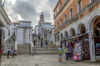Картинка города венеция+ италия здания лестница туристы
