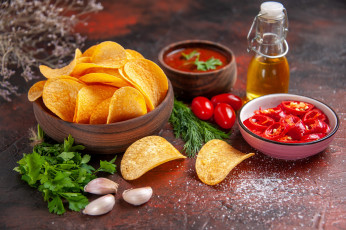 Картинка еда чипсы +картофель+фри чеснок петрушка соль соус помидоры перец