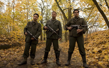 Картинка кино+фильмы inglourious+basterds солдаты оружие лес осень