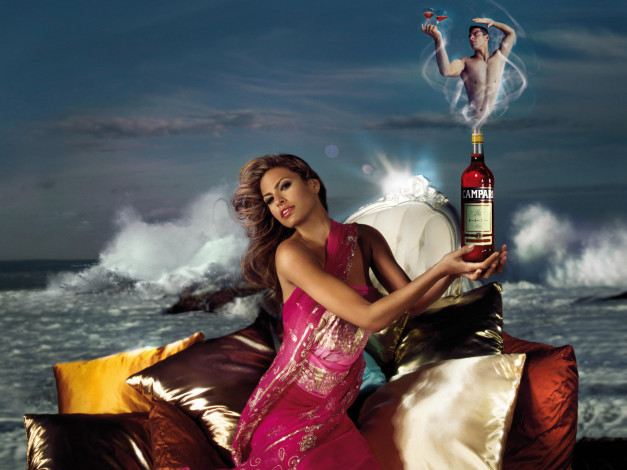 Обои картинки фото campari, бренды, eva mendes, сари, джинн, подушки, море, бутылка, актриса