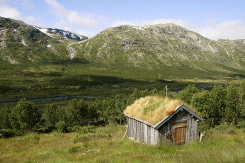 Картинка долина+хемседал +норвегия природа пейзажи долина хемседал норвегия горы трава избушка