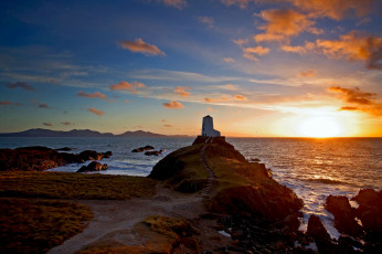Картинка природа восходы закаты океан скалы горизонт солнце сияние