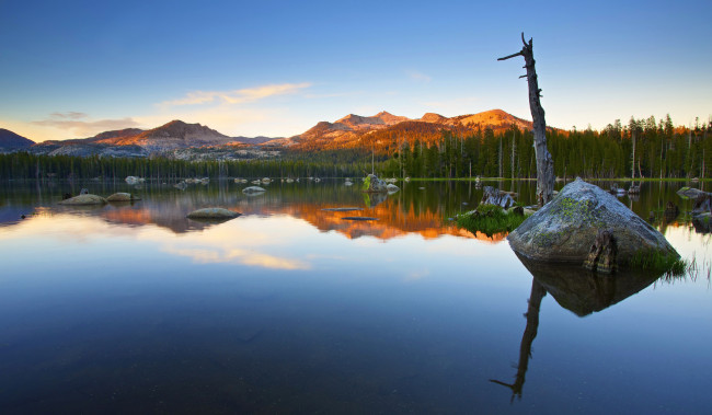 Обои картинки фото lake alpenglow   nevada,  california, природа, реки, озера, горы, лес, озеро, california, nevada, alpenglow, lake