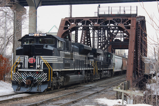 Обои картинки фото техника, поезда, железная, дорога, локомотив, рельсы, мост, вагоны