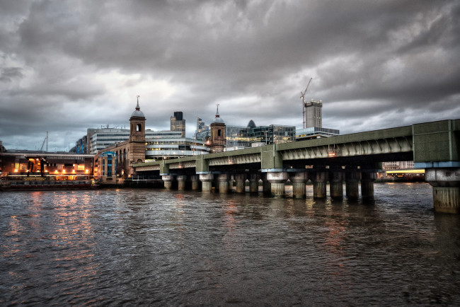 Обои картинки фото cannon street railway bridge,  london, города, лондон , великобритания, тучи, мост, река
