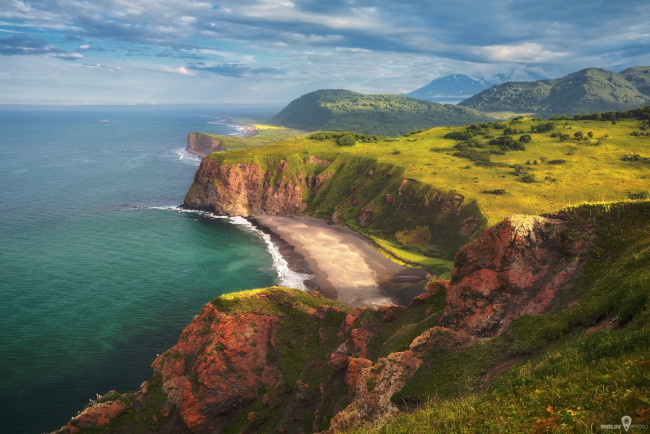 Обои картинки фото природа, побережье, камчатка, тихий, океан, скалы, горы, пляж