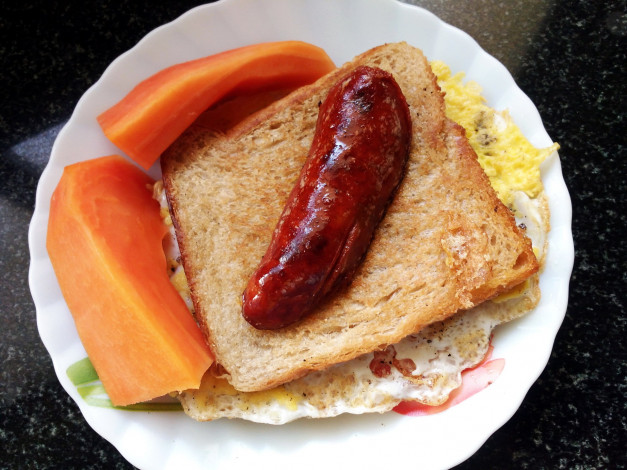 Обои картинки фото еда, колбасные изделия, яйцо, хлеб, завтрак, колбаса