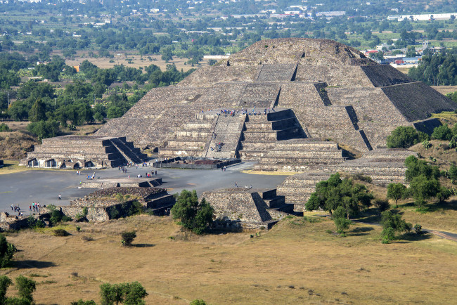 Обои картинки фото pyramid of the moon,  teotihuacan,  mexico, города, - исторические,  архитектурные памятники, простор